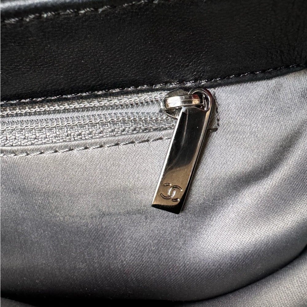 ᴿᵃʳᵉ ✨CHANEL 
Lambskin Quilted Small Sharpei Flap Black - Picture 14 of 16